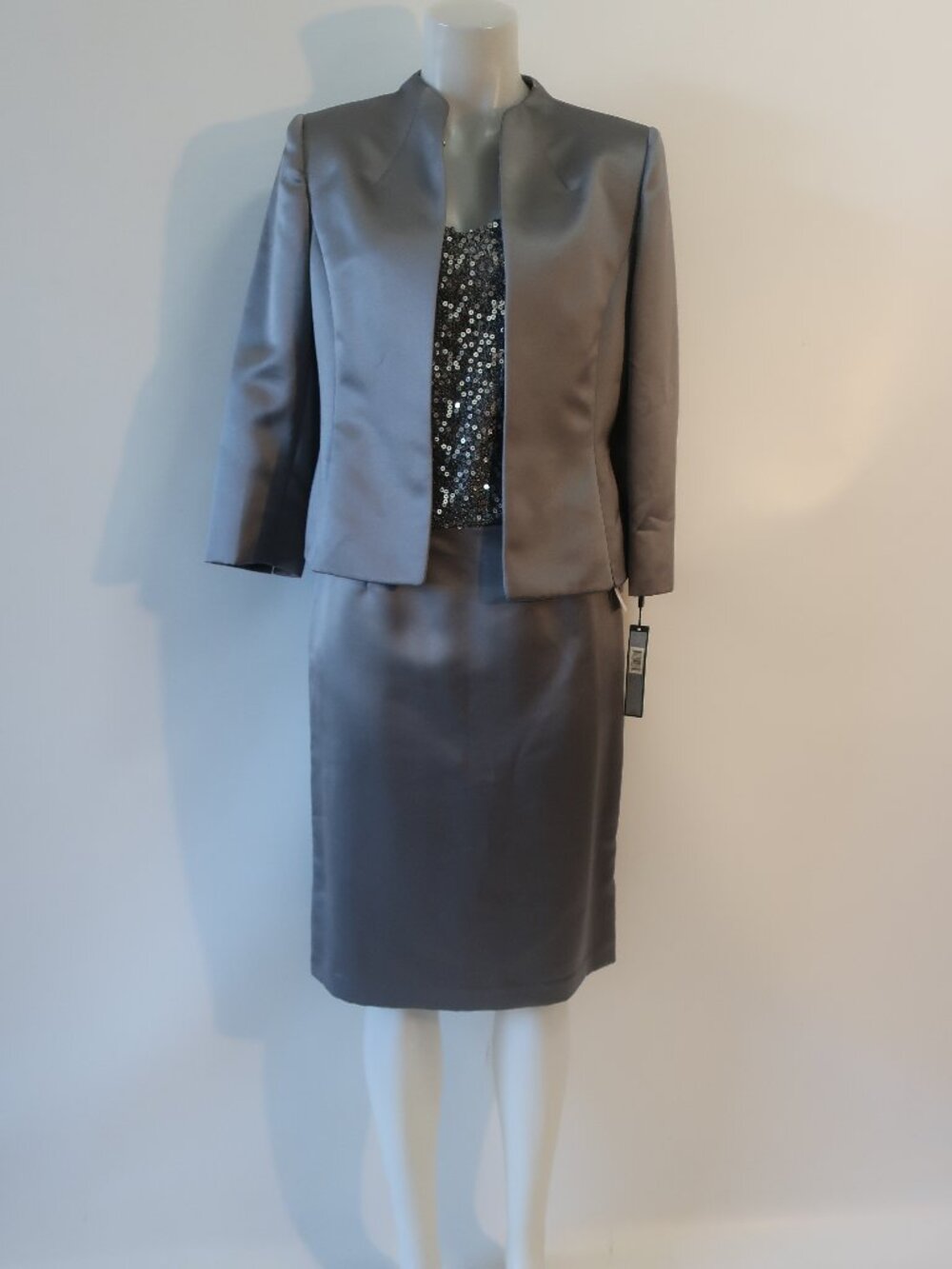 NWT Womens 3PC Tahari "Oscar" Silver Sequin Tank, Blazer & Skirt Suit Set Size 8